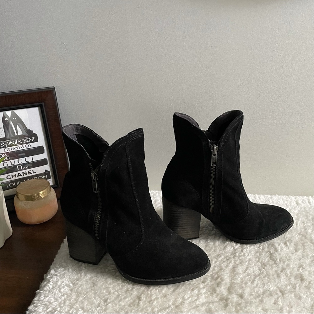 Seychelles Double Zippered Suede Heeled Boots